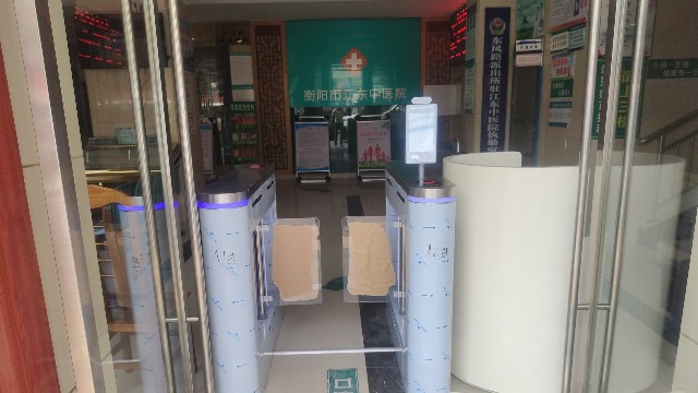 衡陽(yáng)江東中醫(yī)院引入探天下健康碼測(cè)溫門禁一體機(jī)加強(qiáng)防疫管理