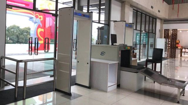 為了游客玩得更安心！杭州開元森泊度假樂園安裝探天下景區(qū)安檢門