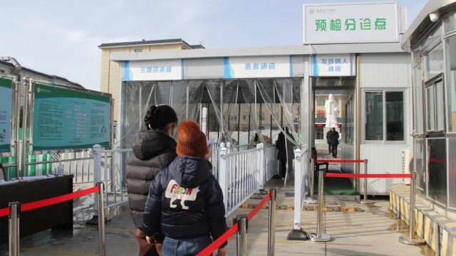 方便就醫(yī)，通渭縣人民醫(yī)院預檢分診智能閘機加強常態(tài)化疫情防控