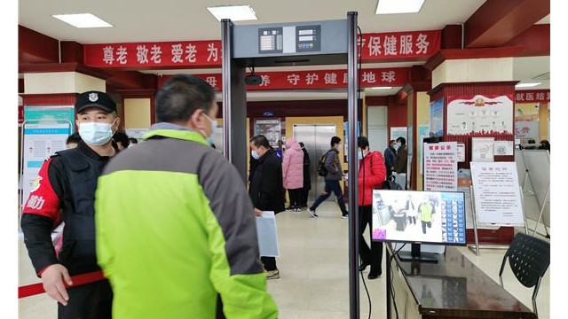 引進(jìn)自動(dòng)測體溫感應(yīng)門,北京燕化醫(yī)院加強(qiáng)防疫安檢,提升安全保障