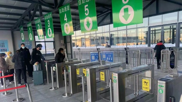 阜陽(yáng)市健康碼識(shí)別閘機(jī)上崗，守好疫情外防輸入關(guān)口